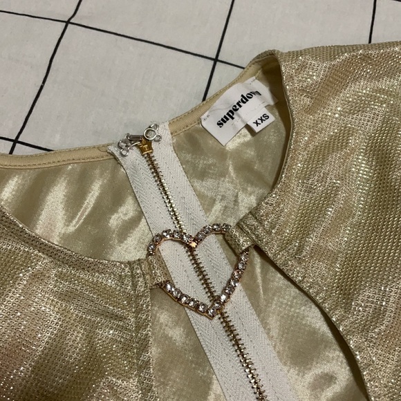 Revolve Superdown Kristin Top Gold Crystal Heart Cutout - Picture 6 of 12